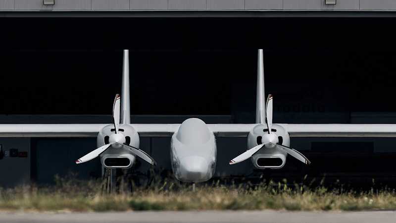 Vortrag: Die AeroForce X: Das MALE-UAV Projekt der Aerodata AG Vortrag: Die AeroForce X: Das MALE-UAV Projekt der Aerodata AG
